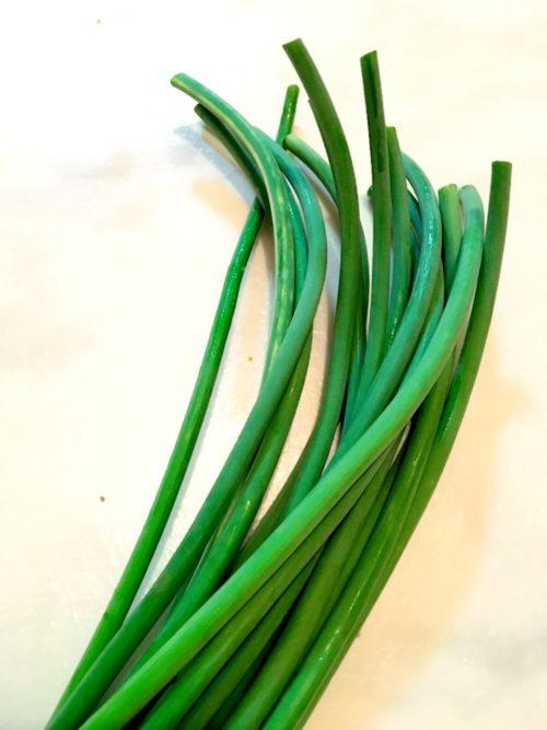 Japanese Vegetable Series: Ninniku no me – Garlic Scapes